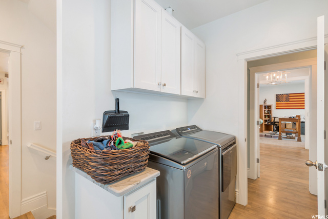 Main floor Washer/ Dryer area