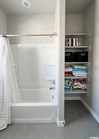Bathtub/storage