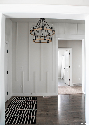 Chandelier/wall detail