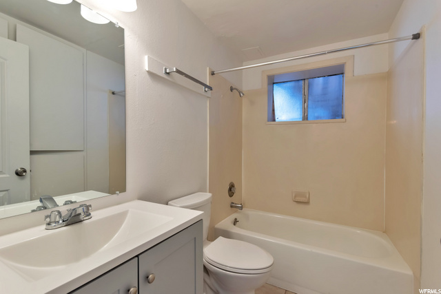 Unit 2090 - Bathroom