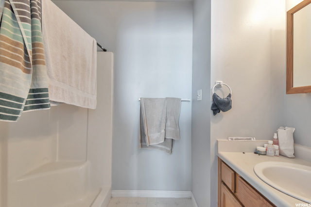 Unit 2059 - Primary Bathroom
