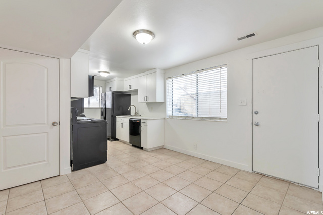 Unit 2090 - Dining/Front Entrance