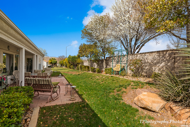 48-Backyard Maintained By HOA