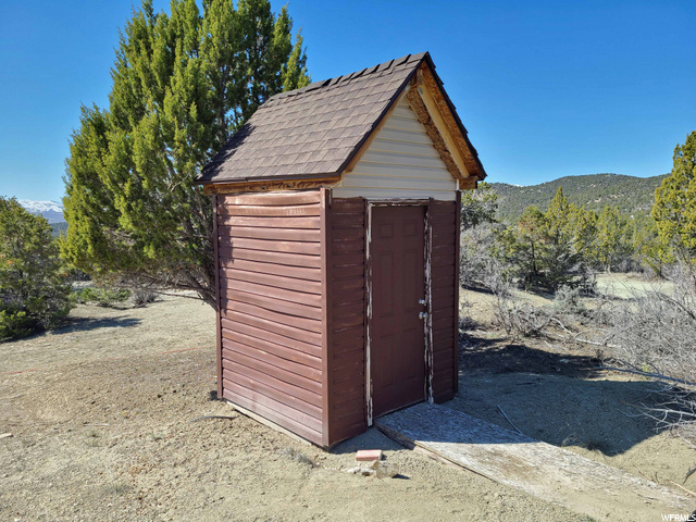 view of shed / structure