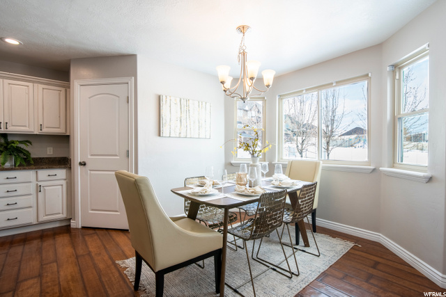 Eat In Kitchen Table space