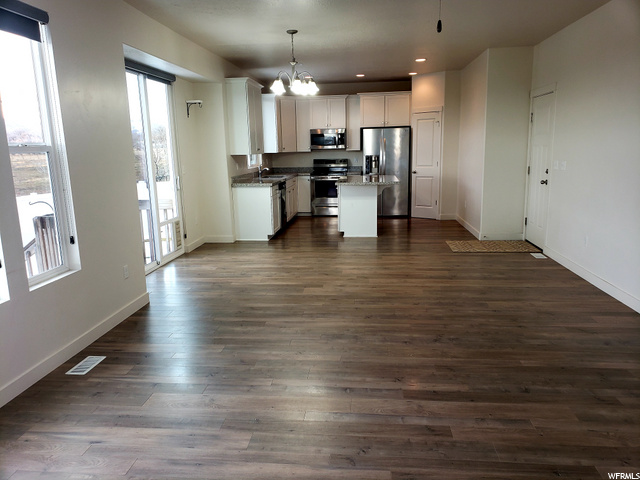 Dining/kitchen