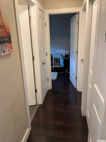 Bedroom/Bathroom Hallway
