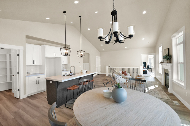 Dining Nook/Kitchen