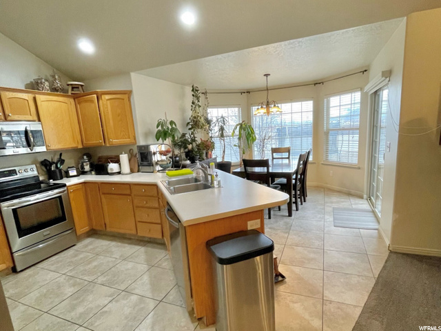 kitchen & dining