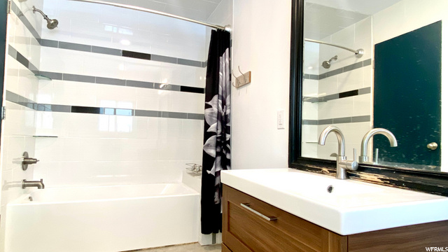 Full Bathroom in Bedroom #3
