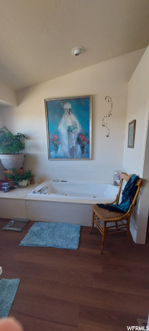 Master Jetted Tub