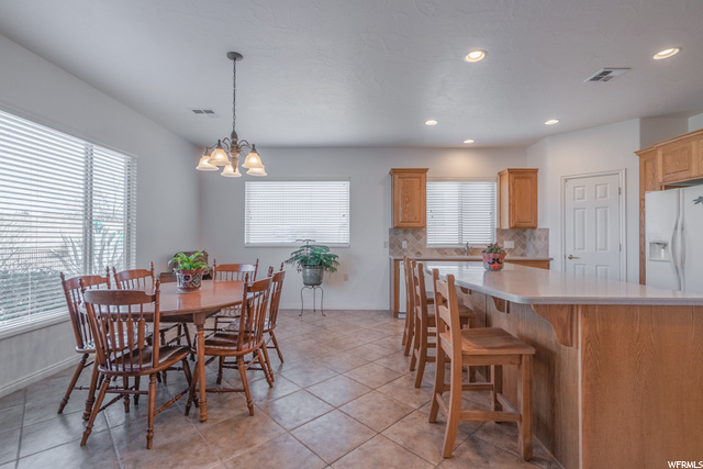 Kitchen & Dining