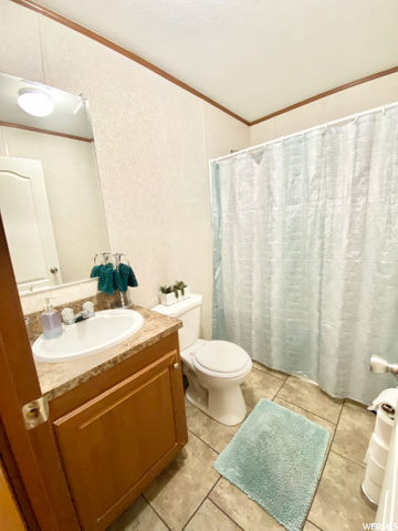 Guest Full Bathroom