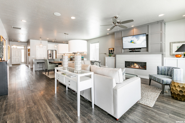 Great room to Kitchen