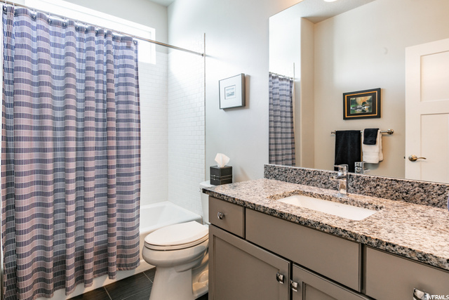 2nd Bedroom Private Bath