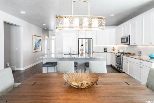 Dining Area to Kitchen