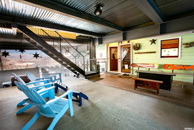 312 Entry Covered Patio