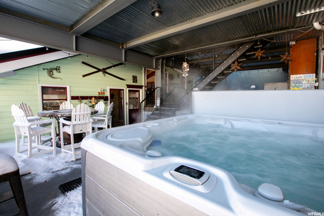 314 Hot Tub