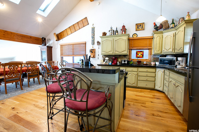 312 Kitchen Entry