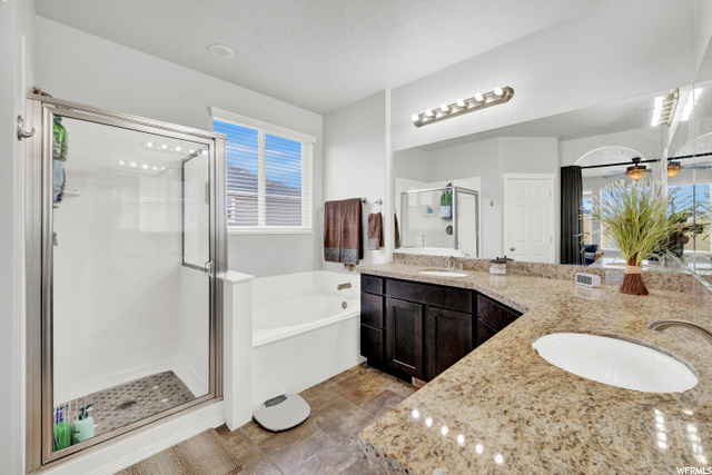 Primary/Owner's Full bathroom
