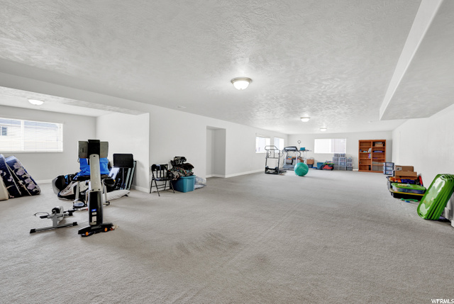 Enourmous family/rec room in basement