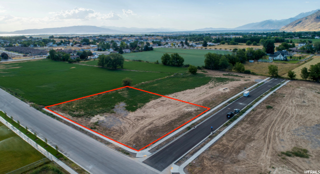 376 S LARSEN LN W 3 Mapleton, Utah Offering a picturesque setting in the idyllic city of Mapleton, this incredible corner lot is the perfect place to build your dream home! With 1.2 acres of flat terrain, you can bring your own builder and utilize every square inch of this property. Located in a cul-de-sac with gorgeous mountain views, this newly developed area is the essence of serene, small-town charm and living!
