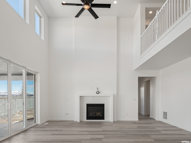 Two-Story Great Room w/Fan