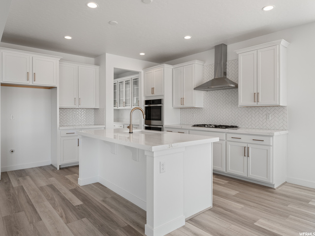Gourmet Kitchen w/Backsplash