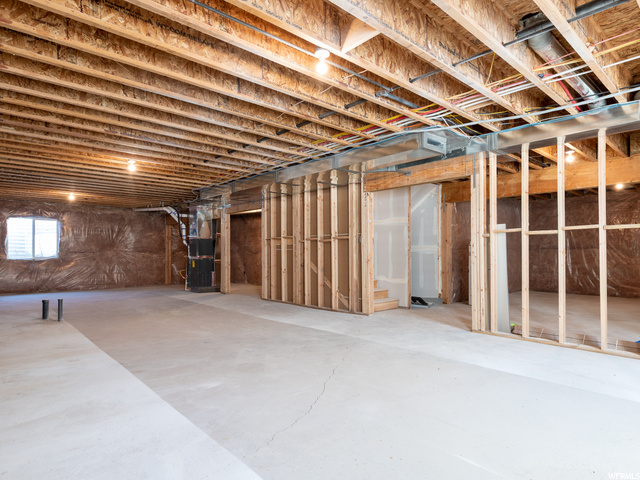 Large Unfinished Basement-9' Walls