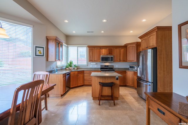 Dining Area & Kitchen
