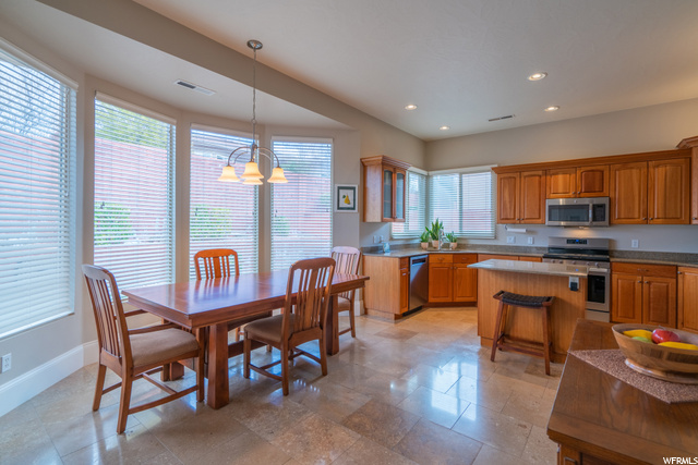 Dining Area & Kitchen