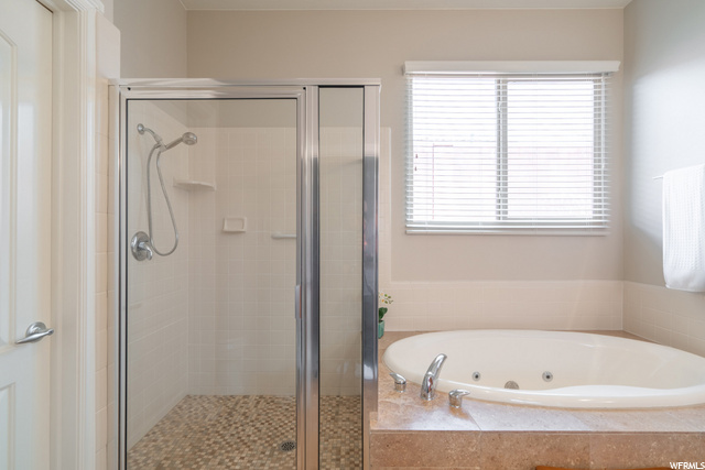 Separate Tub & Shower
