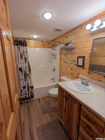 2nd floor bathroom