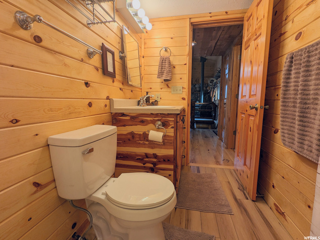 2nd floor bathroom