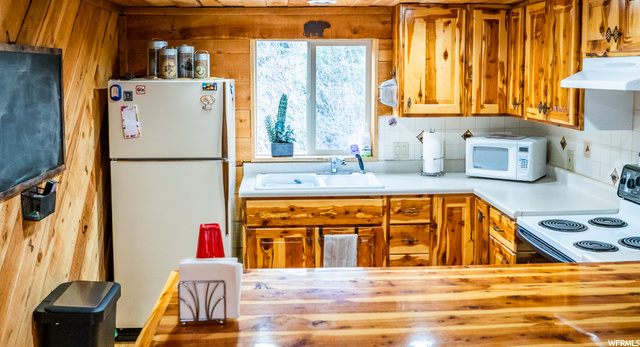 2nd floor kitchen