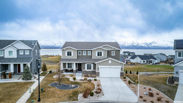 Lakeside Community
