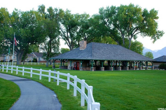 Community Trail and Pavillon