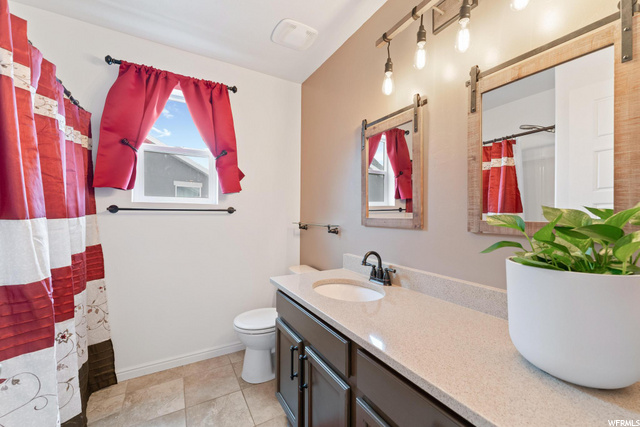 Upstairs Full Bathroom 2