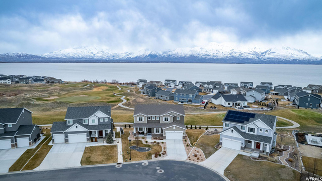 Lakeside Community