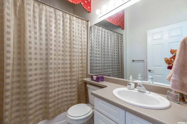 Main Floor Full Bath