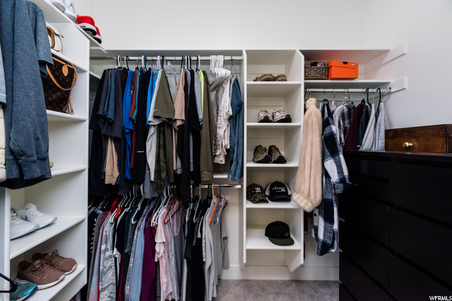 walk-in closet