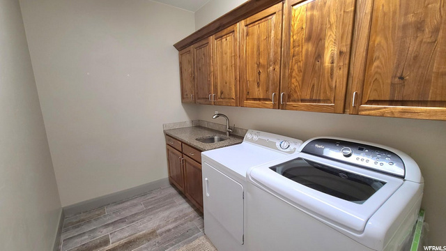 Laundry w/sink