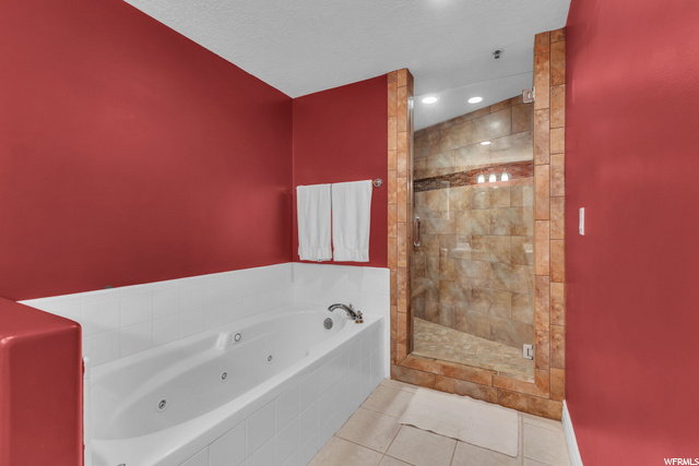 Jetted tub in Master bathroom