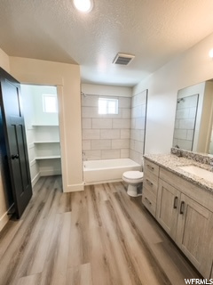 Master bath with linen closet