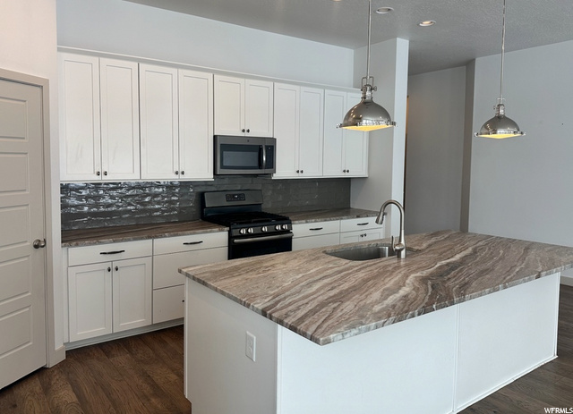 Gourmet Kitchen