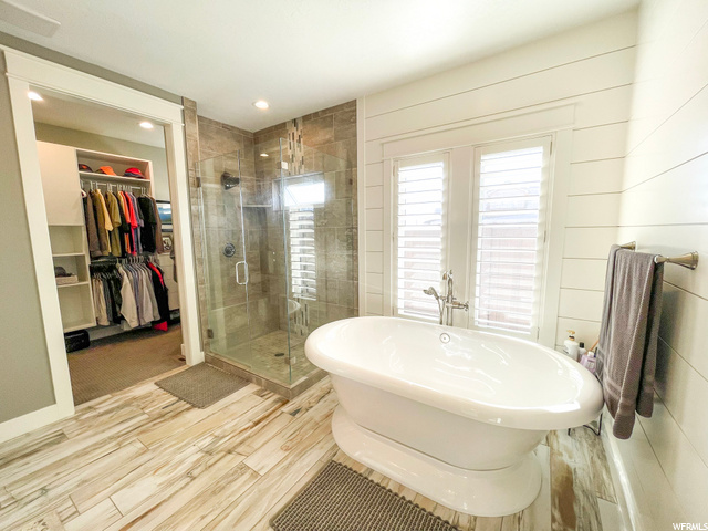 Main Bathroom/Walk-In Closet