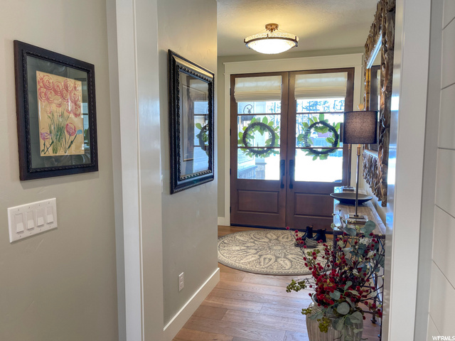 Front Entry/Hallway