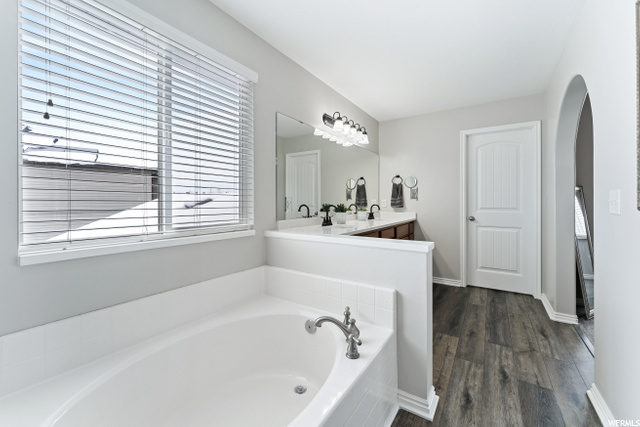 Master Bath - Tub