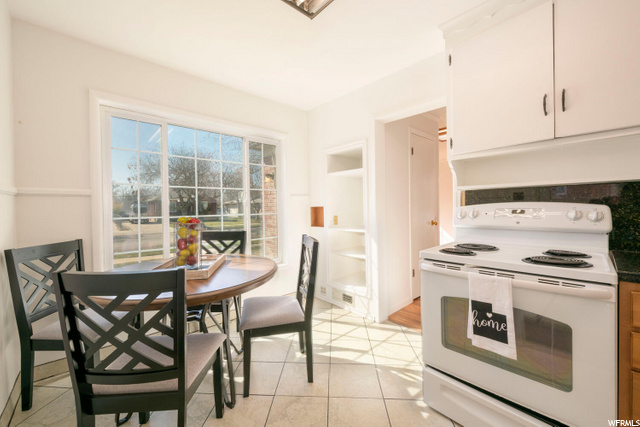 Eat-in kitchen