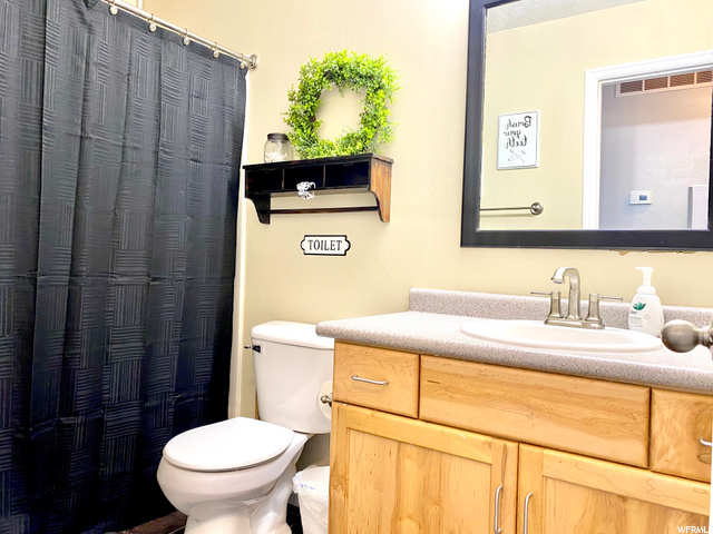 Full bathroom on upper floor